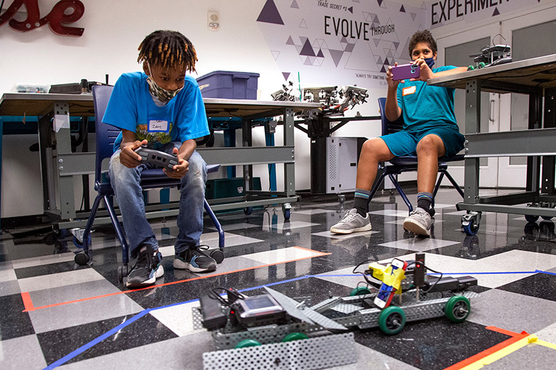 DiscoveryWorld robot engineering exhibit
