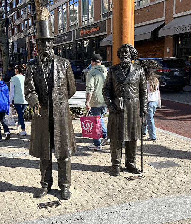 Abraham Lincoln and Frederick Douglass holding court at National Harbor
