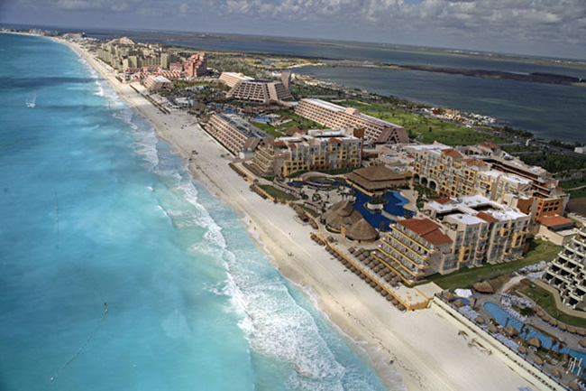 The long beach of Cancun resorts